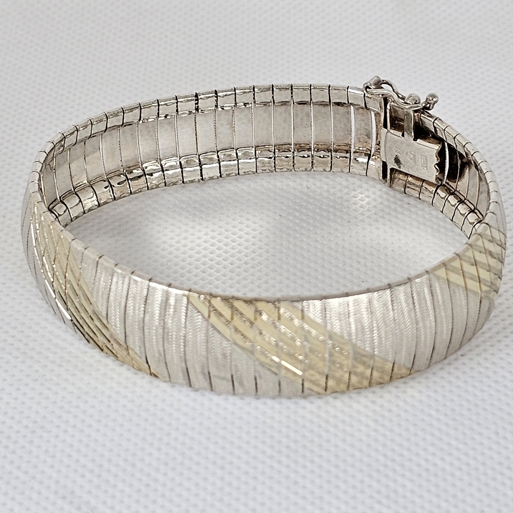 Vintage Italian Textured Sterling Silver & Yellow Gold Bracelet. - Picture 3 of 4